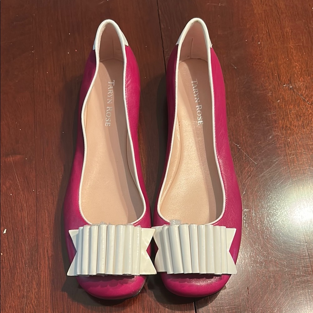 NWOT Taryn Rose Pink and White Women's Flats